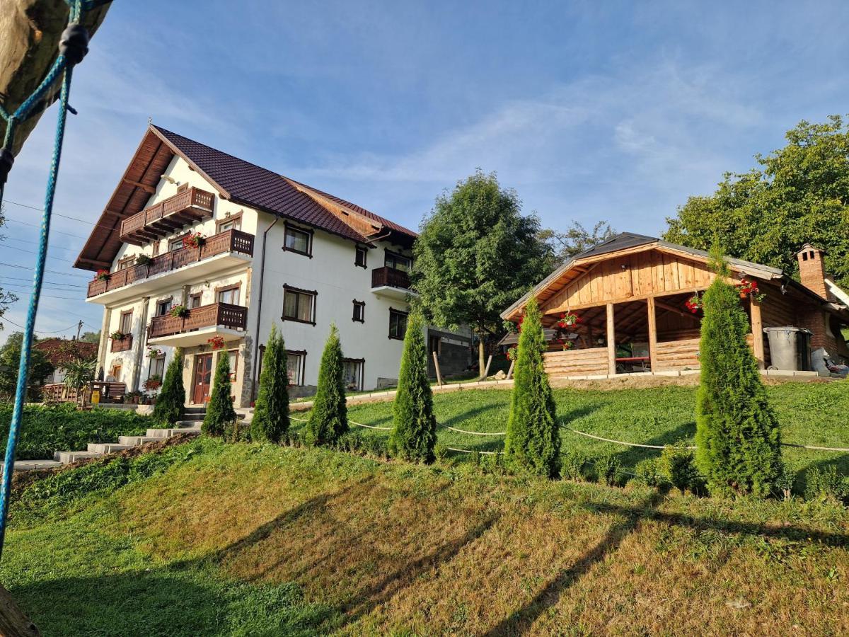 Villa Ograda De La Munte à Bran  Extérieur photo