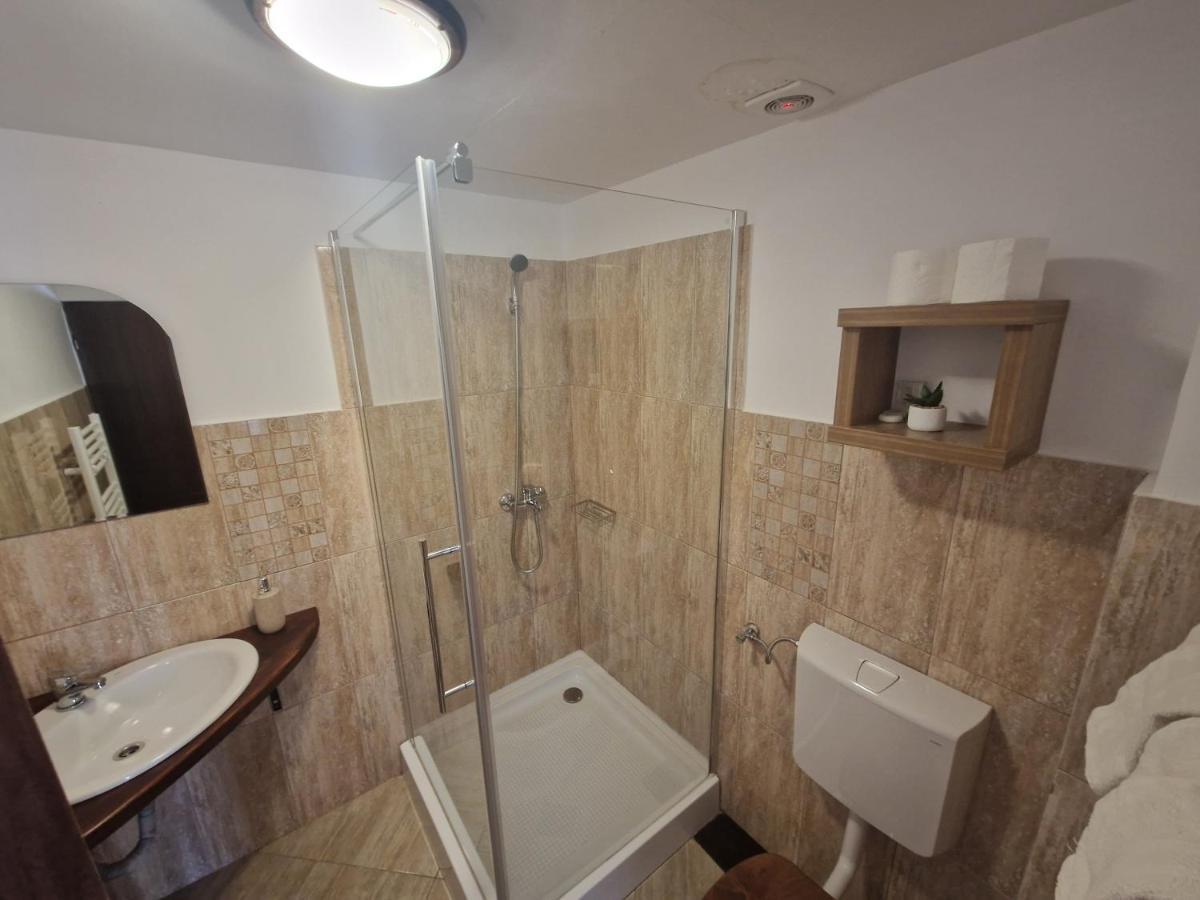 Villa Ograda De La Munte à Bran  Extérieur photo