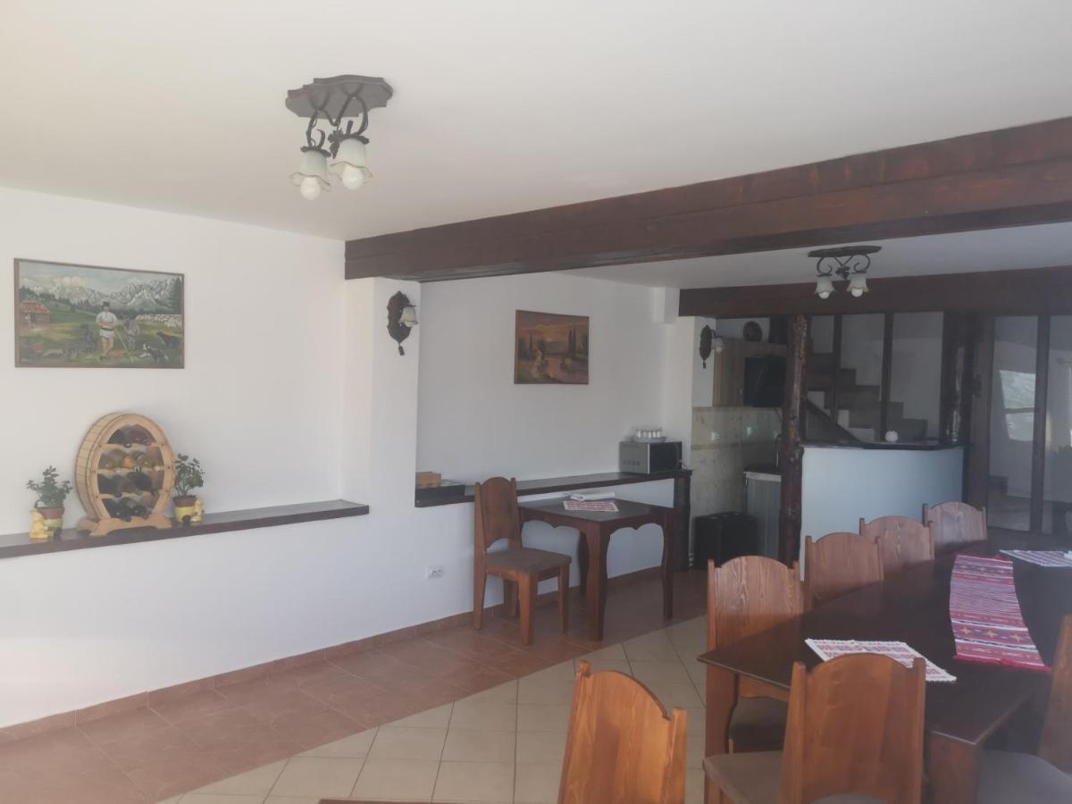 Villa Ograda De La Munte à Bran  Extérieur photo